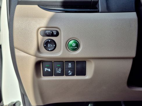 Used 2017 Honda Pilot Touring image 29