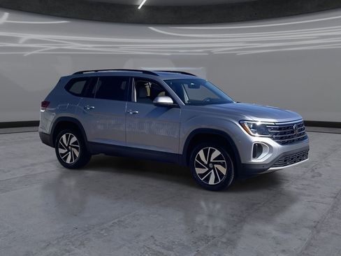 New 2026 Volkswagen Atlas SE FWD image 2