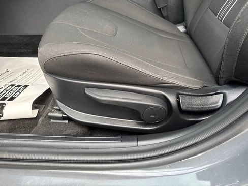 Used 2024 Hyundai Elantra Blue FWD image 37