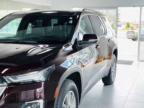 Used 2023 Chevrolet Traverse LT AWD/4WD image 2