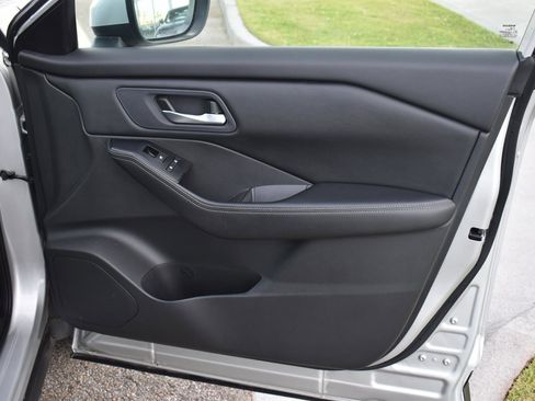 Used 2024 Nissan Rogue SV image 59