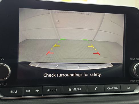 Certified 2025 Nissan Rogue SV FWD image 22
