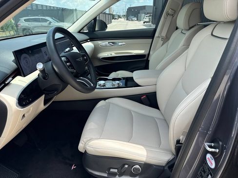Certified 2026 Genesis GV70 2.5T AWD/4WD image 9