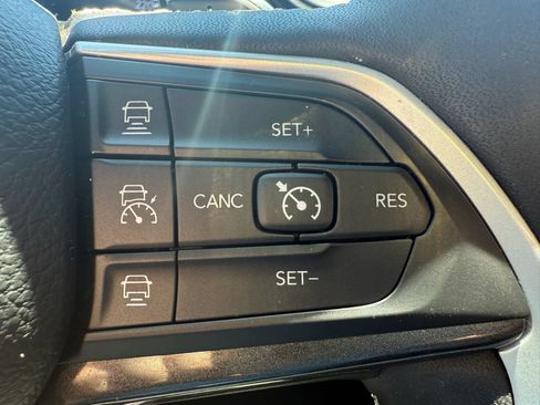 Used 2023 Jeep Grand Cherokee Altitude AWD/4WD image 12