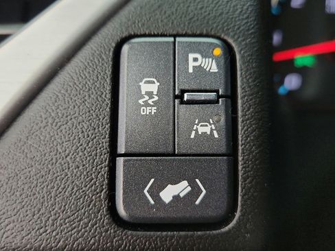 Used 2017 GMC Yukon SLT AWD/4WD image 21