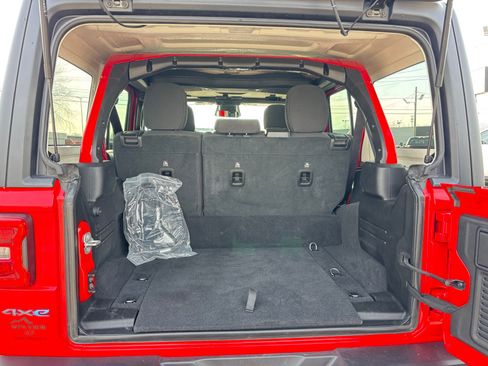 Used 2025 Jeep Wrangler Unlimited Rubicon 4xe w/ Convenience Group image 21