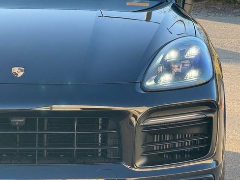 Used 2019 Porsche Cayenne S image 10