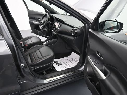 Used 2019 Nissan Kicks SR w/ SR Premium Package FWD image 22