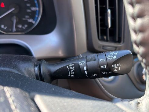 Used 2018 Toyota RAV4 Limited image 22