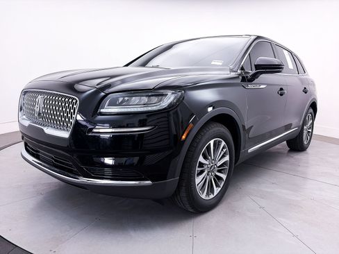 Used 2023 Lincoln Nautilus FWD w/ Premium Package image 12