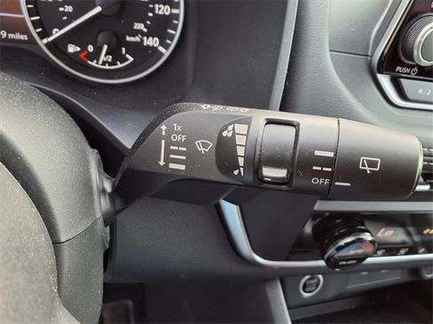 Used 2023 Nissan Rogue SV image 12