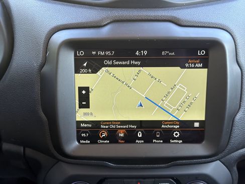 Used 2023 Jeep Renegade Latitude AWD/4WD image 18