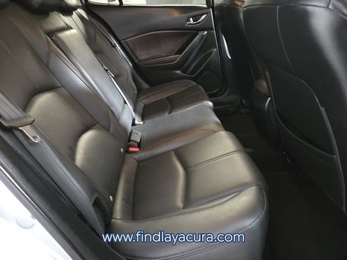 Used 2018 MAZDA MAZDA3 Touring image 16