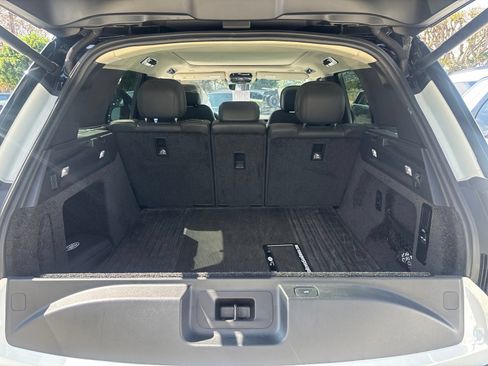 Used 2025 Land Rover Range Rover SE AWD/4WD image 16