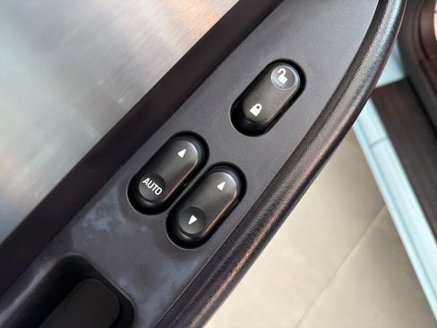 Used 2003 Ford Thunderbird image 15