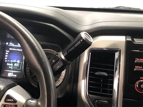 Used 2018 Nissan Titan SV image 21