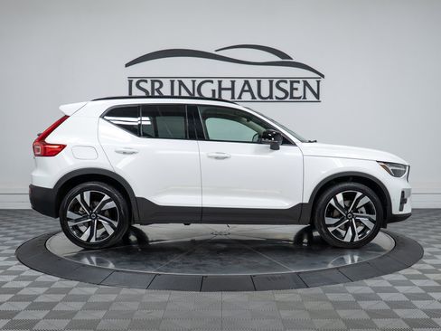 Used 2023 Volvo XC40 B5 Ultimate w/ Climate Package image 4