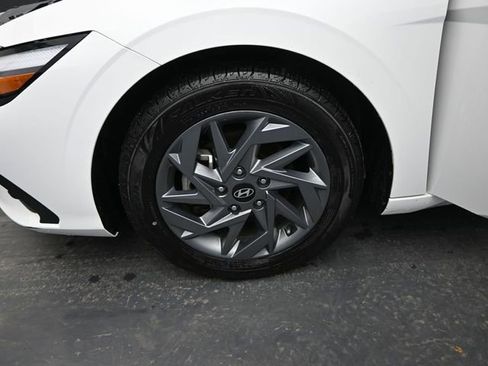 Used 2024 Hyundai Elantra SEL image 38