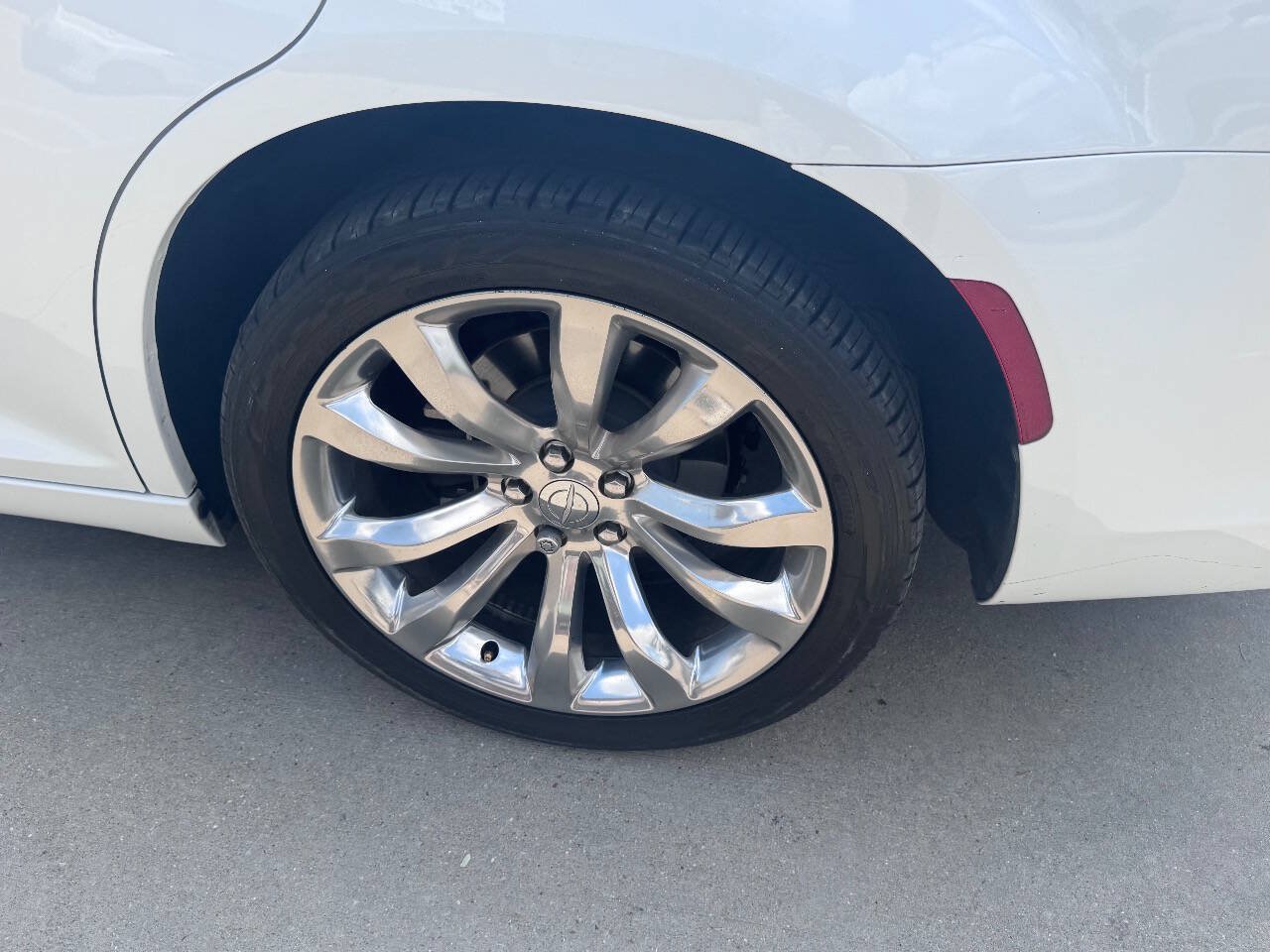 Used 2019 Chrysler 300 Touring L w/ Quick Order Package 22F RWD image 9