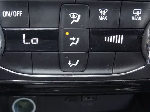 Used 2025 Chevrolet Trax LT FWD image 26