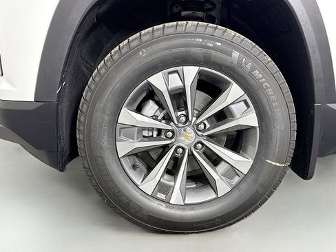 New 2026 Chevrolet Equinox LT w/ Convenience Package II AWD/4WD image 29