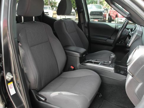 Used 2019 Toyota Tacoma TRD Sport image 32