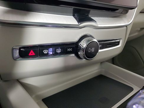 Used 2026 Volvo XC60 B5 Ultra w/ Protection Package Premier image 32