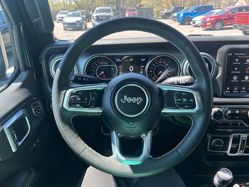 Used 2023 Jeep Gladiator Overland w/ Dual Top Group AWD/4WD image 20