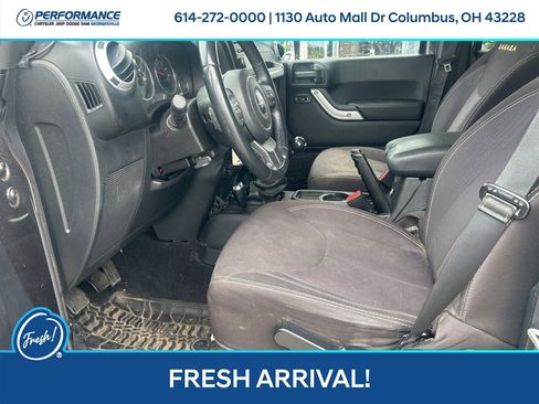 Used 2014 Jeep Wrangler Unlimited Sahara w/ Connectivity Group AWD/4WD image 12