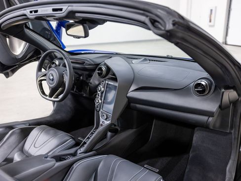 Used 2022 McLaren 720S Spider image 34