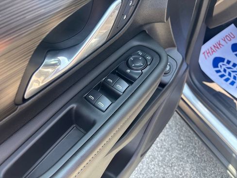 Used 2024 GMC Terrain SLE w/ Driver Convenience Package FWD image 16