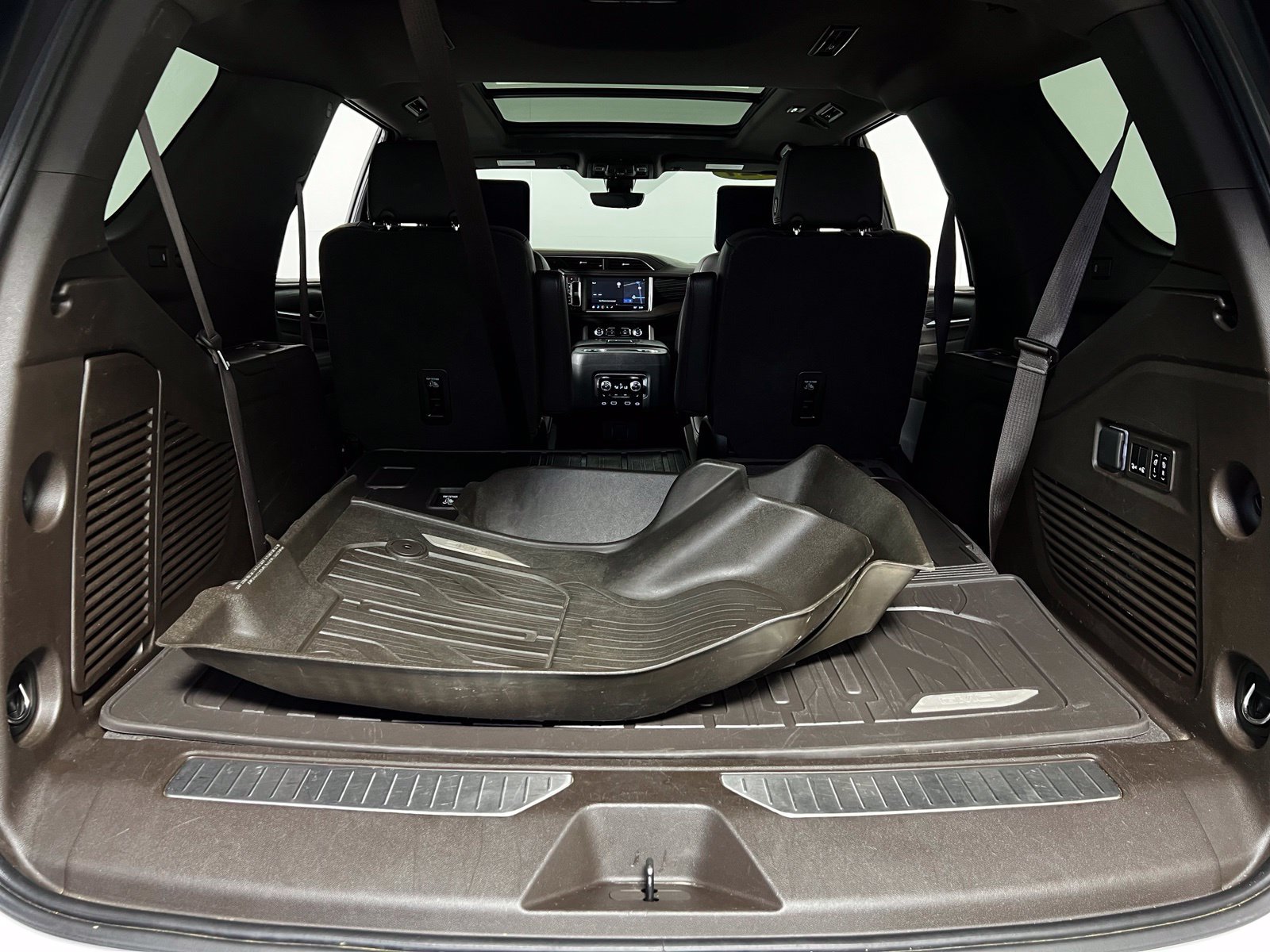 Used 2021 GMC Yukon Denali w/ Denali Premium Package AWD/4WD image 33