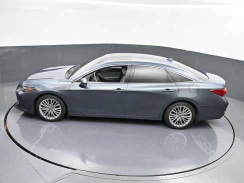 Used 2022 Toyota Avalon Limited image 31