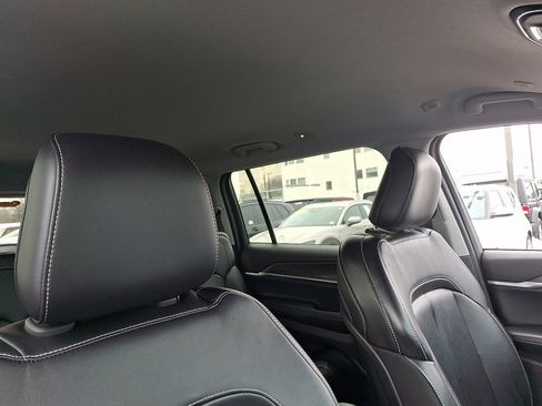 Used 2023 Jeep Grand Cherokee L Limited w/ Black Appearance Package image 14