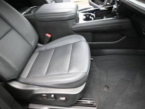 Used 2025 Chevrolet Suburban LT w/ Comfort Package image 28