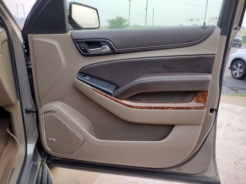 Used 2018 Chevrolet Tahoe Premier AWD/4WD image 28