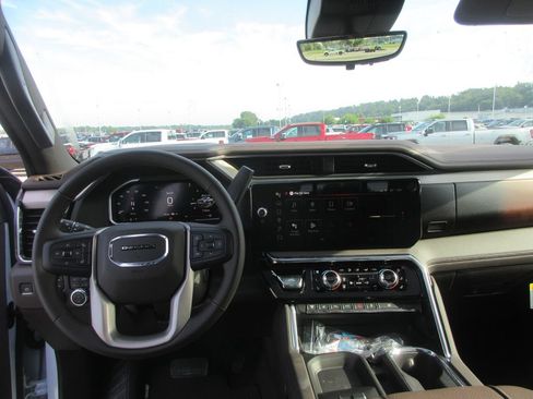 New 2026 GMC Sierra 3500 Denali AWD/4WD image 16