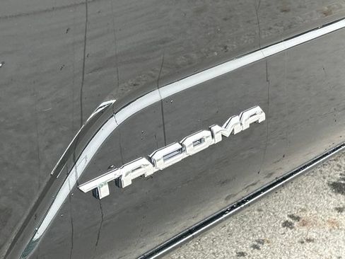 Certified 2025 Toyota Tacoma SR5 AWD/4WD image 16