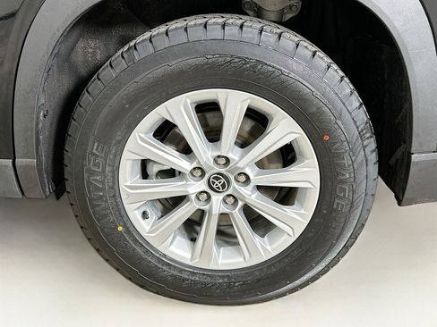 Used 2025 Toyota Grand Highlander AWD image 11