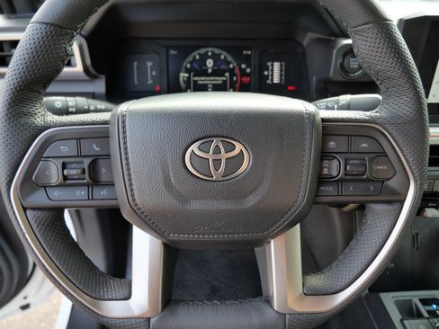 Certified 2025 Toyota Tacoma SR5 AWD/4WD image 26