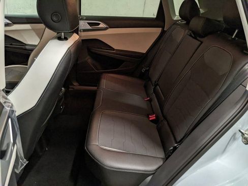 New 2026 Volkswagen Taos SE image 22
