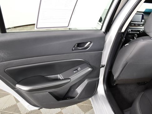 Used 2024 Nissan Altima 2.5 SV FWD image 45