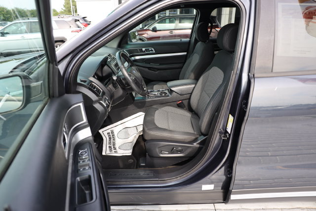 Used 2017 Ford Explorer XLT w/ Equipment Group 201A FWD image 15