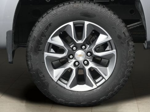 Used 2024 Chevrolet Silverado 1500 LT AWD/4WD image 20