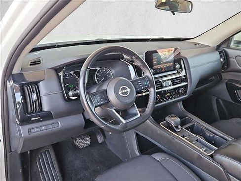 Used 2024 Nissan Pathfinder SV FWD image 10
