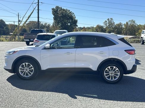 Used 2021 Ford Escape SE w/ Convenience Package image 3