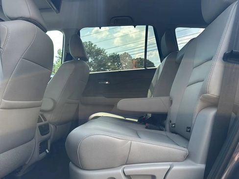 Used 2017 Honda Pilot Touring image 16