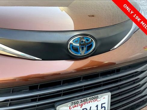 Used 2022 Toyota Sienna LE w/ LE Plus Package image 30