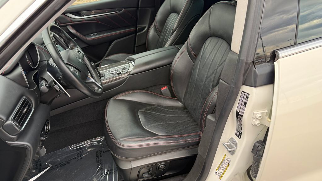 Used 2019 Maserati Levante GranLusso AWD/4WD image 20