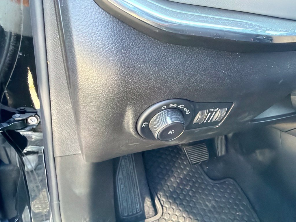 Used 2023 Jeep Compass Limited AWD/4WD image 18